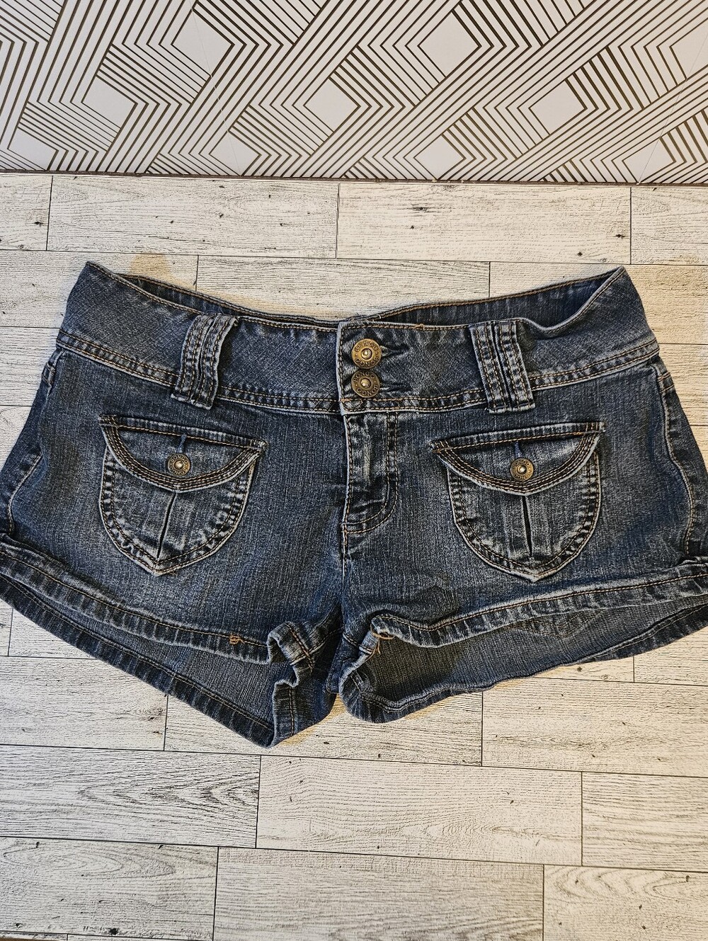 Bongo Y2K Vintage Denim Short Shorts 2" Inseam Dark Wash Size 9